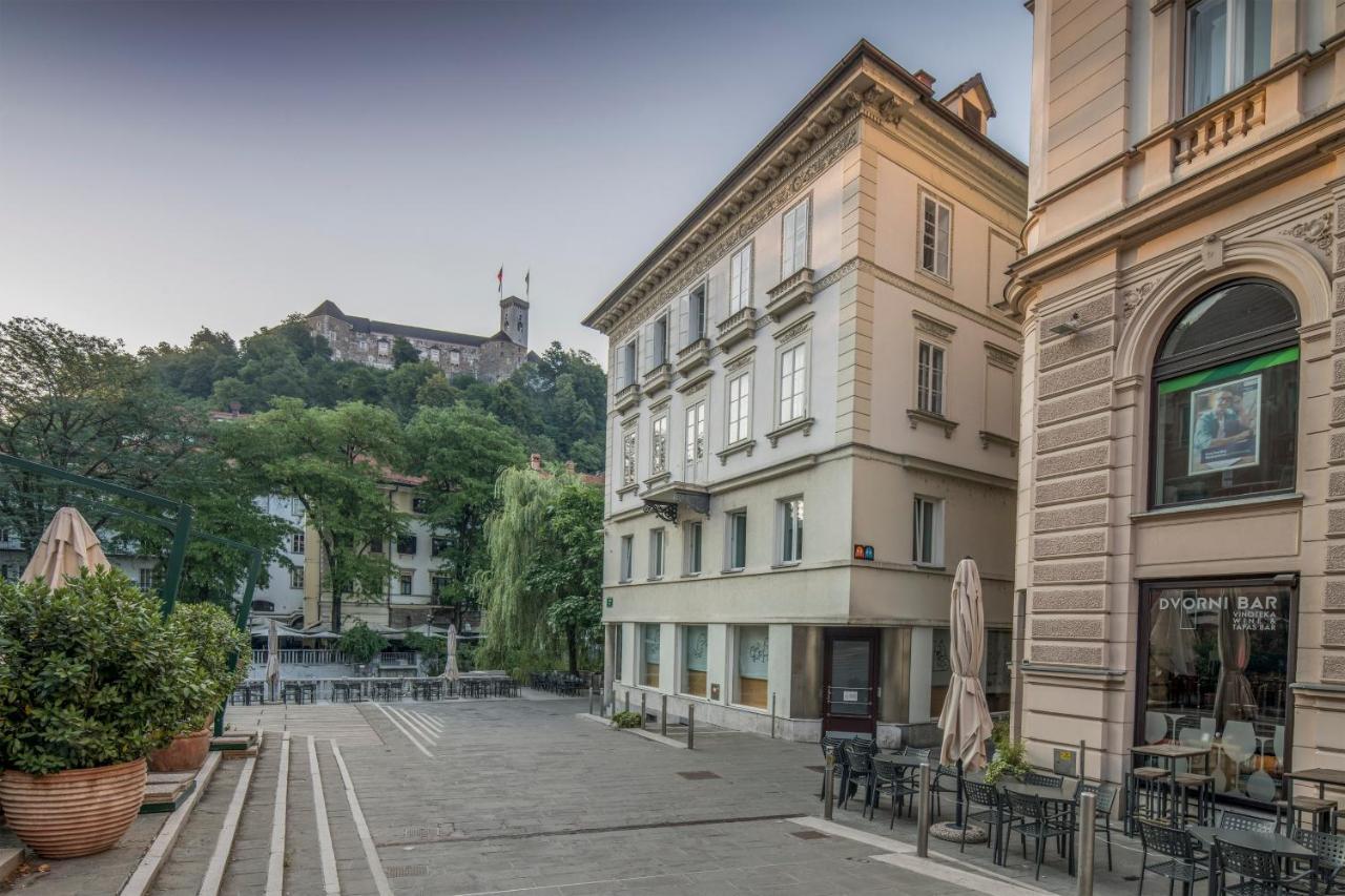 Karinatura Ljubljana Buitenkant foto